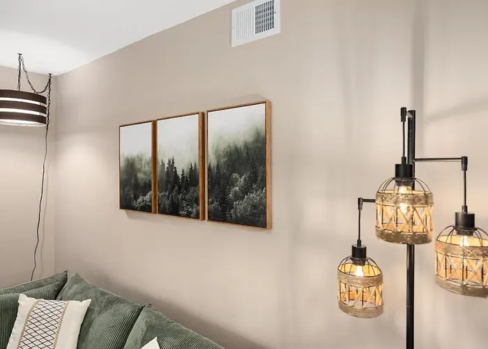Whispering Willow Retreat 2bd 2ba Nature Oasis Holiday home Peoria